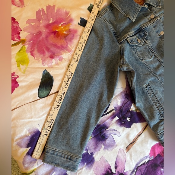Levi's Original Trucker Denim Jacket in Medium Blue Jean Wash | Women’s Plus 2X - Picture 7 of 15